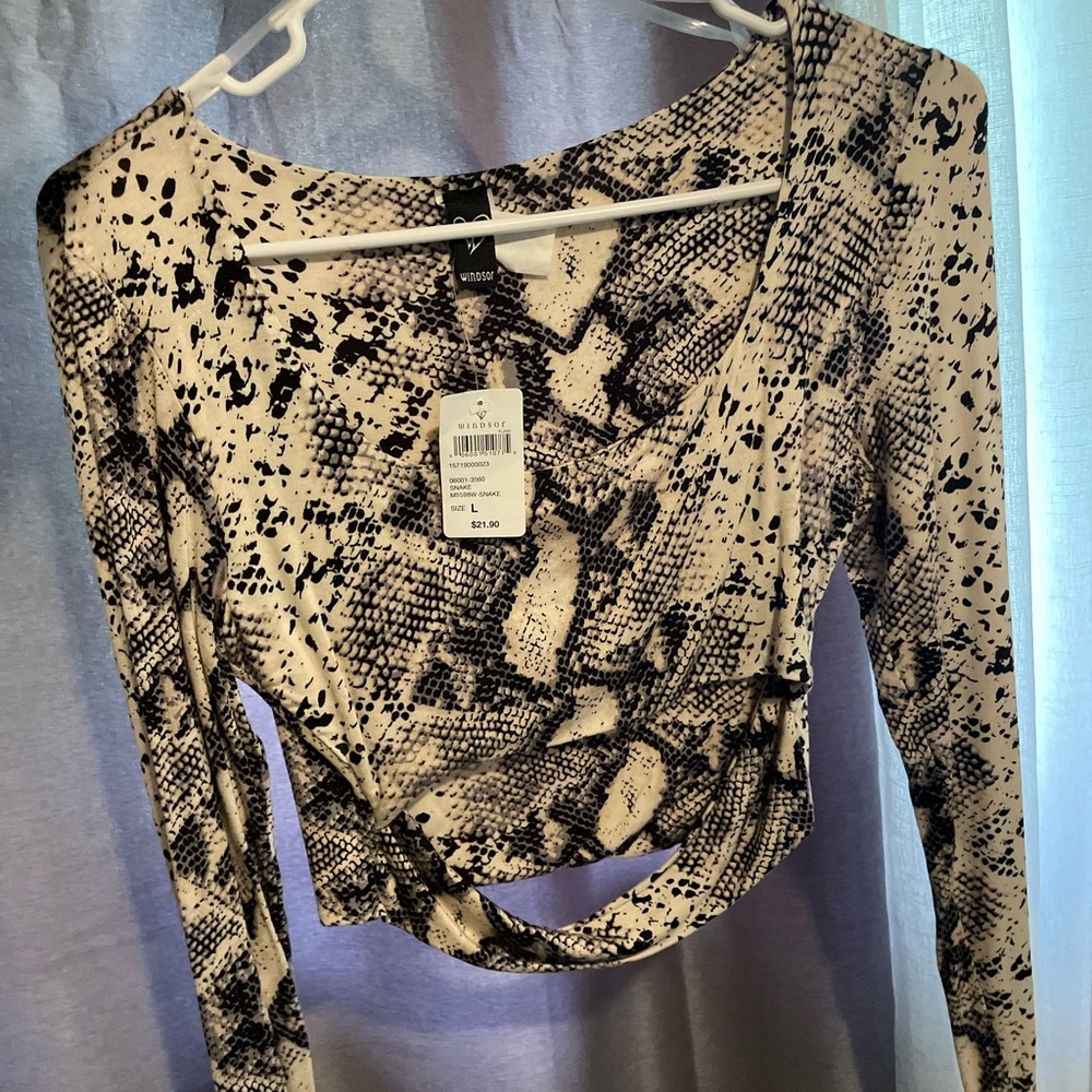 Windsor top with tags